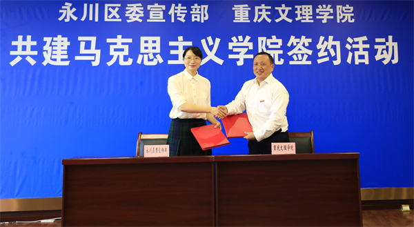 簽約現(xiàn)場(chǎng)。敖民極攝