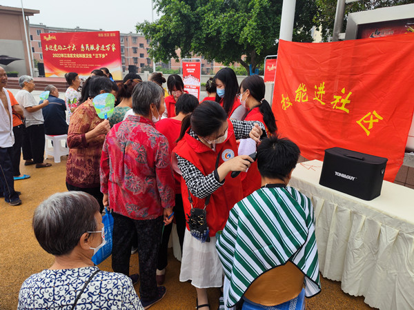 三下鄉(xiāng)活動現(xiàn)場。雷婷婷攝
