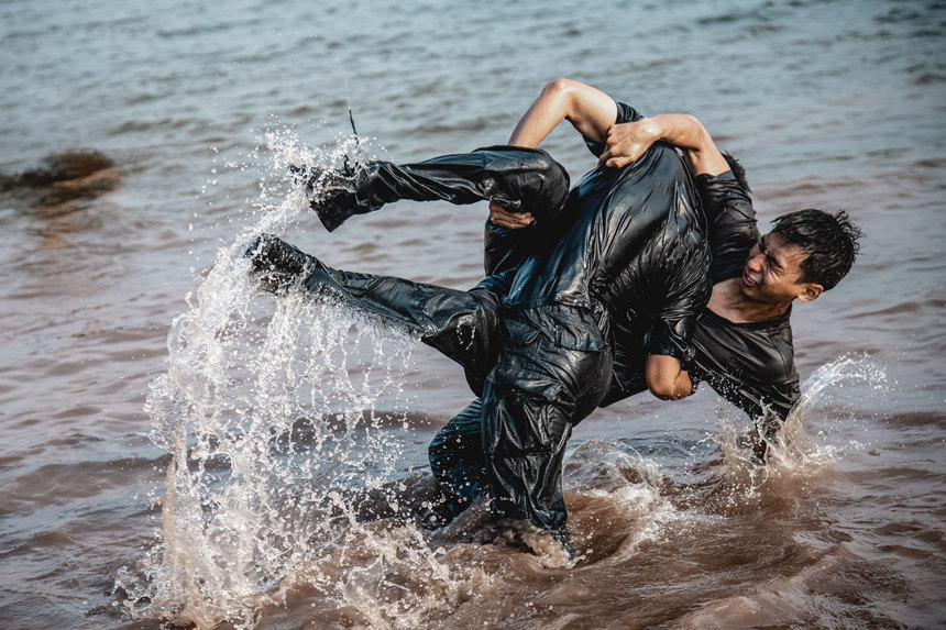 重慶特警2022年水陸兩棲專(zhuān)訓(xùn)現(xiàn)場(chǎng)。