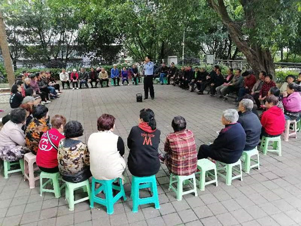 治管委員會(huì)開展居民議事會(huì)。綦齒社區(qū)供圖