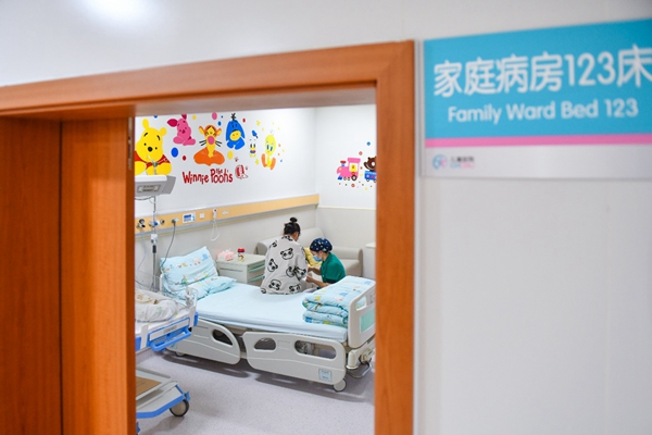 重醫(yī)兒童醫(yī)院兩江院區(qū)新生兒科母嬰家庭病房。鄒樂攝