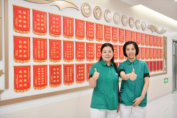 ?一面面錦旗背后，是患兒家長(zhǎng)對(duì)新生兒科醫(yī)護(hù)人員的肯定，更是一種激勵(lì)。鄒樂攝