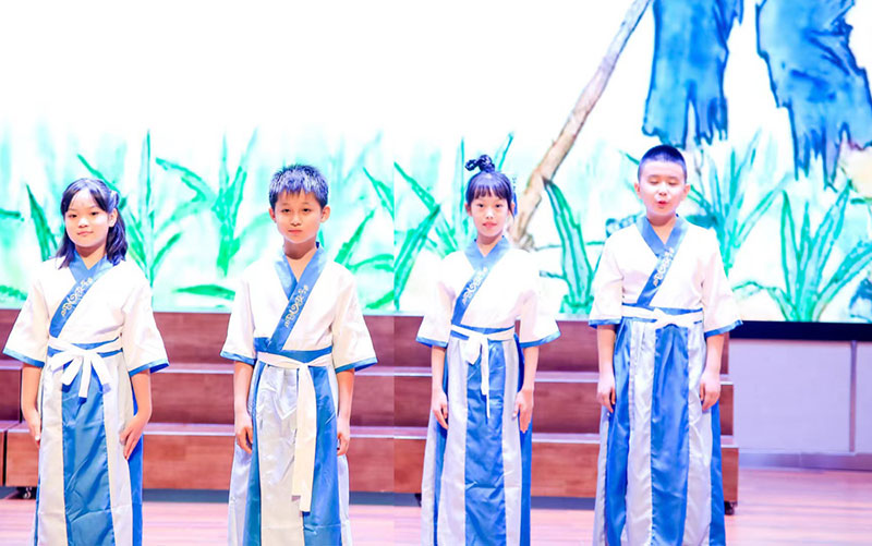 演唱五谷童謠。童心小學(xué)供圖