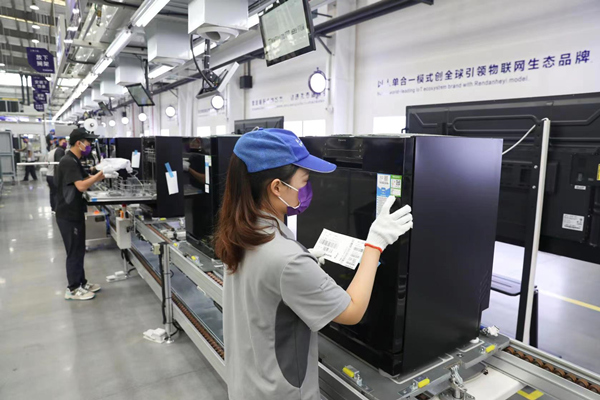 這座智慧工廠預計最高產(chǎn)能100萬臺。李文科攝