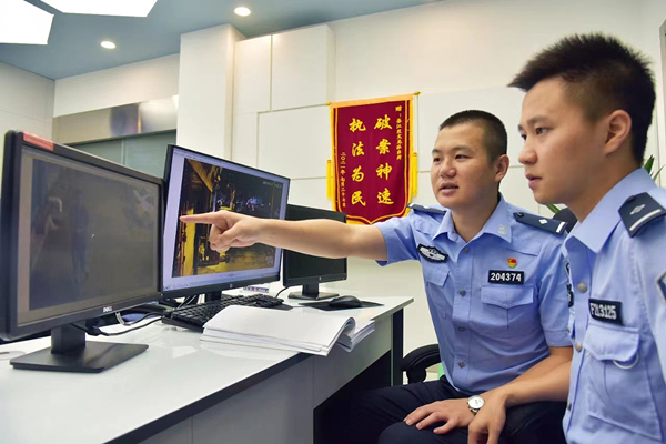 案件辦理隊(duì)偵查。綦江區(qū)公安局文龍派出所供圖