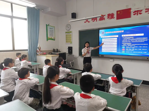 國防教育進校園。璧山區(qū)委宣傳部供圖