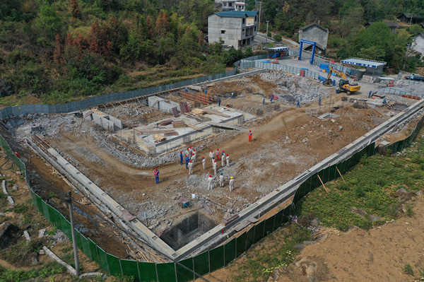 施工現(xiàn)場(chǎng)。萬雪蓮攝