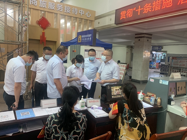 安全生產(chǎn)隱患排查整治。重慶公運(yùn)公司供圖