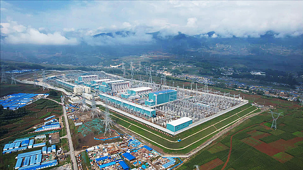 布拖換流站全景。國網(wǎng)重慶市電力公司供圖