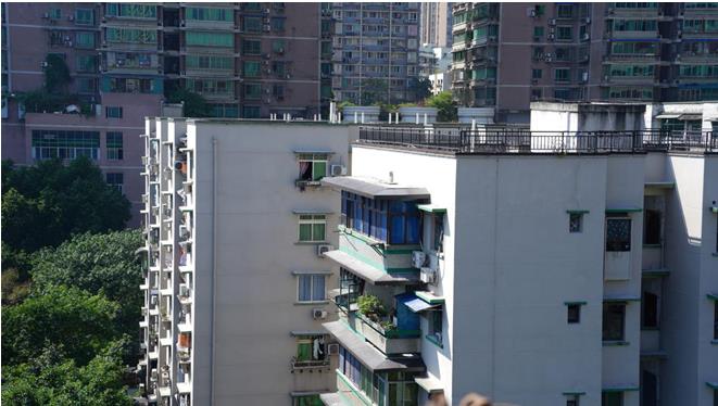 民主村片區(qū)外立面改造工程新面貌。九龍城市更新公司供圖