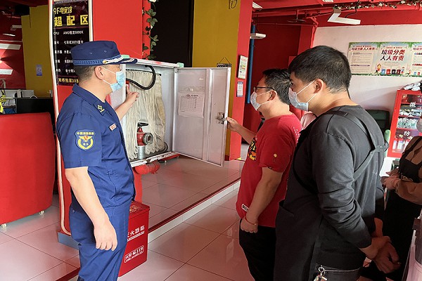 檢查現(xiàn)場。雙橋經開區(qū)消防救援大隊供圖