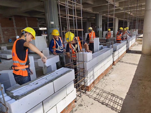 砌筑工技能比賽現(xiàn)場。