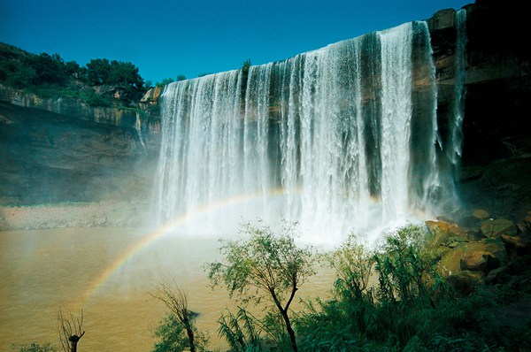 萬州大瀑布。萬州區(qū)文化旅游委供圖