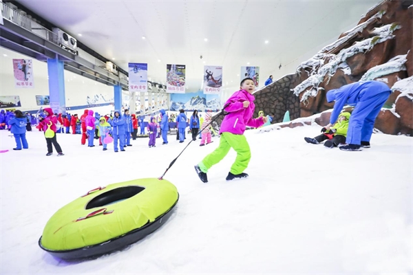 際華園滑雪場(chǎng)。兩江新區(qū)黨工委宣傳部供圖