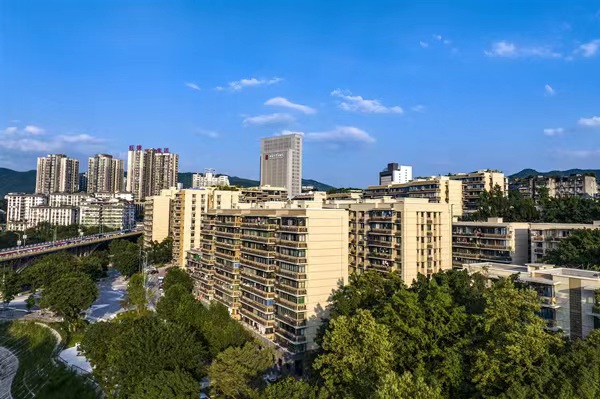 新房子片區(qū)老舊小區(qū)改造完工后煥然一新。秦廷富攝