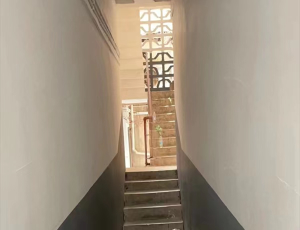 老舊樓道改造后。姜家鎮(zhèn)政府供圖