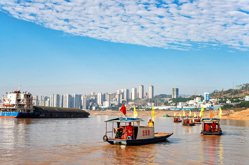 清漂船隊(duì)出航清漂。余鴻攝