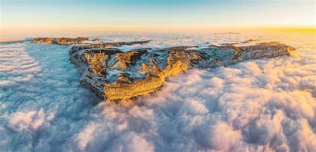 2021年，借助北京冬奧會的“東風”，打造冰雪經(jīng)濟增長點，世界自然遺產(chǎn)金佛山煥發(fā)新的魅力。攝/汪新