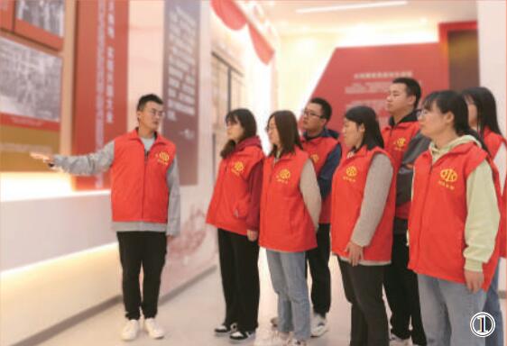 江蘇省宿遷市泗洪縣水利局工作人員學習黨史。劉成龍攝（人民視覺）