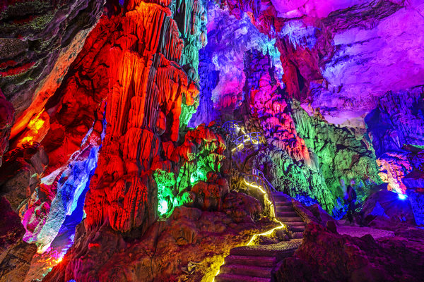 羊鹿山風(fēng)景區(qū)琵琶洞內(nèi)景。雙河口鎮(zhèn)供圖