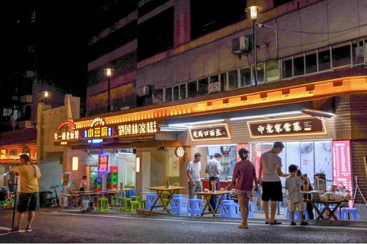 改造完成的國(guó)美支路呈現(xiàn)出新的城市風(fēng)貌。九龍城市更新公司供圖