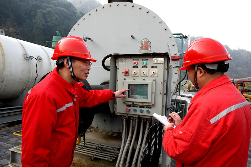 涪陵頁巖氣田優(yōu)選節(jié)能型加熱爐設備。通訊員 戴瑩 胡雪瑩 攝