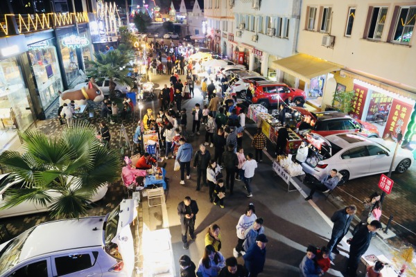 后備箱攤位。楊孝永攝