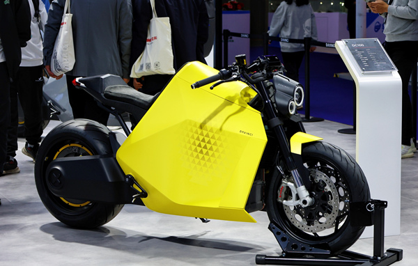 亮相展車800多款。李聰沖攝