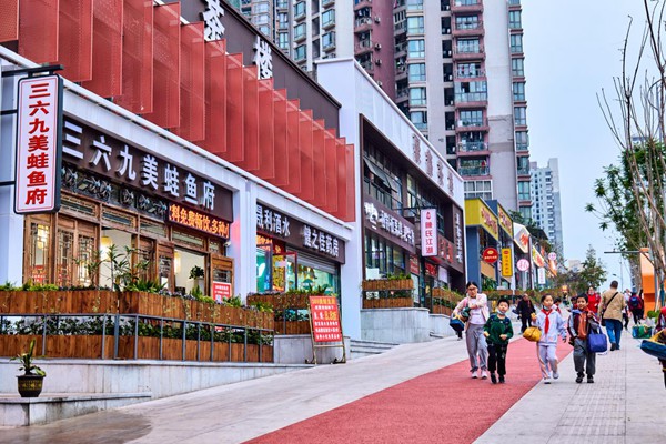 石楊路沿線改造后的白天實(shí)景。九龍城市更新公司供圖