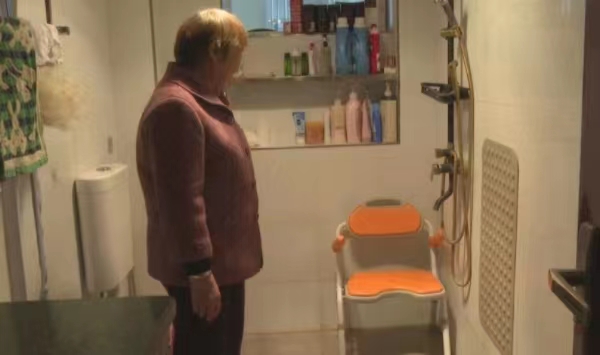 環(huán)湖雅居社區(qū)居民家中。唐春琳攝