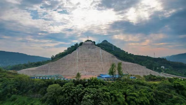 萬(wàn)州北部新城項(xiàng)目渝巴路工程3#高邊坡正式完工。中交四航局六公司供圖
