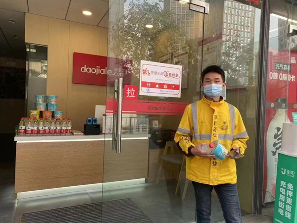 這些門店免費為外賣員、快遞員提供休息場地。受訪者供圖