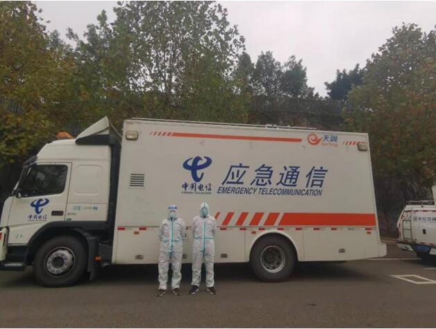 應(yīng)急通信車(chē)準(zhǔn)備就緒。中國(guó)電信重慶公司供圖
