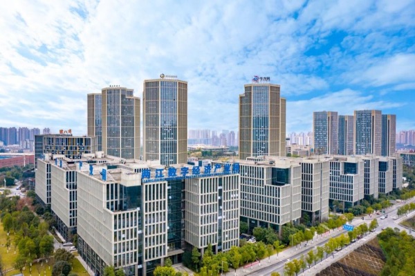 兩江數(shù)字經(jīng)濟(jì)產(chǎn)業(yè)園。藍(lán)天攝