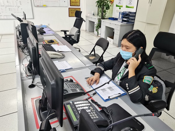 何維在進(jìn)行車場(chǎng)調(diào)度工作。交通開(kāi)投軌道集團(tuán)供圖