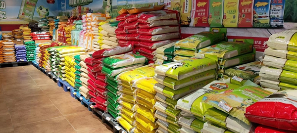 超市物資供應(yīng)充足。程超攝