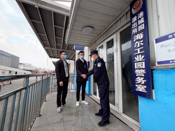 改造成臨時“宿舍”的警務(wù)室。江北區(qū)公安分局供圖