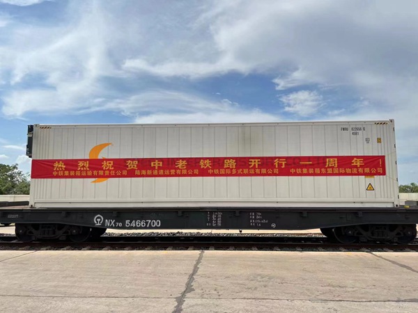 中老鐵路內(nèi)陸首趟冷鏈水果專列抵達(dá)重慶。黃振源攝