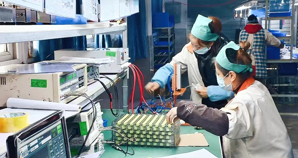 生產(chǎn)車間抓緊生產(chǎn)。常臏攝