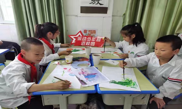 流動少年宮進(jìn)校園。榮昌區(qū)青少年活動中心供圖