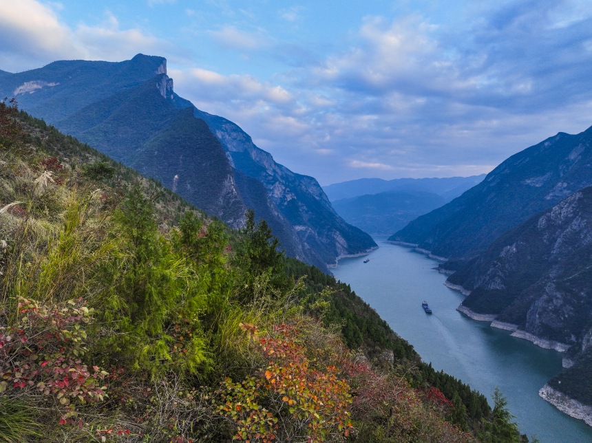 長(zhǎng)江瞿塘峽一帶景色宜人，秀美如畫。王正坤攝