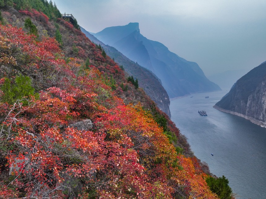 長(zhǎng)江瞿塘峽一帶景色宜人，秀美如畫。王正坤攝