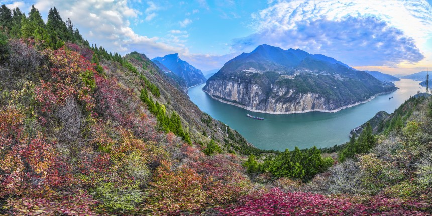 長(zhǎng)江瞿塘峽一帶景色宜人，秀美如畫。王正坤攝