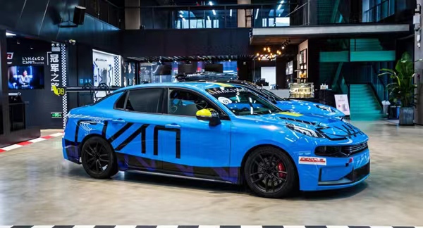 吉利高端定制車總部項(xiàng)目開發(fā)的領(lǐng)克個(gè)性化高端定制車型。九龍坡區(qū)招商局供圖