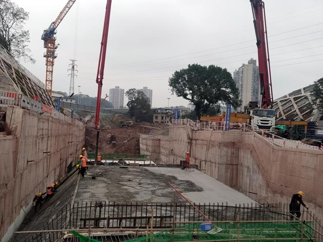 盤桂路站——石馬立交站區(qū)間明挖段首段主體結(jié)構(gòu)封頂。重慶交通開投集團(tuán)供圖
