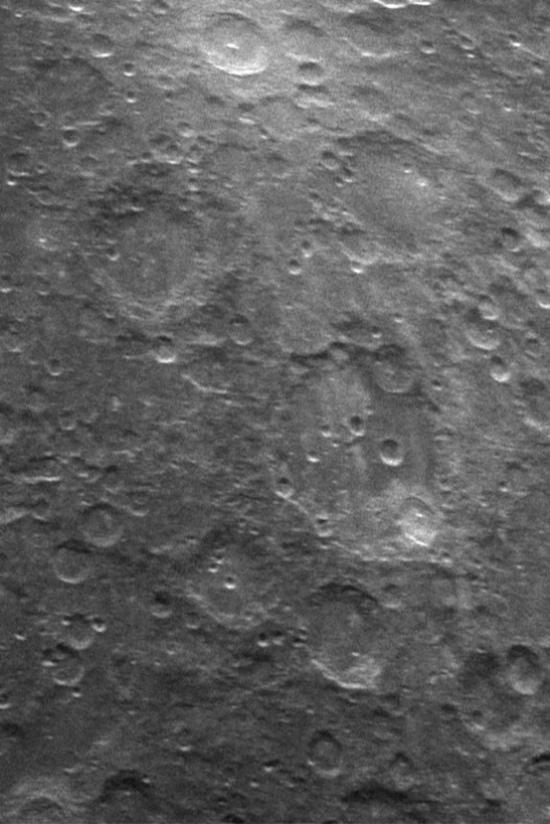 中國(guó)復(fù)眼拍攝的月球環(huán)形山地基雷達(dá)平面圖。北理工重慶創(chuàng)新中心供圖