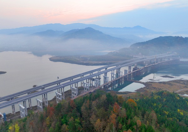 城開(kāi)高速公路。重慶高速集團(tuán)供圖