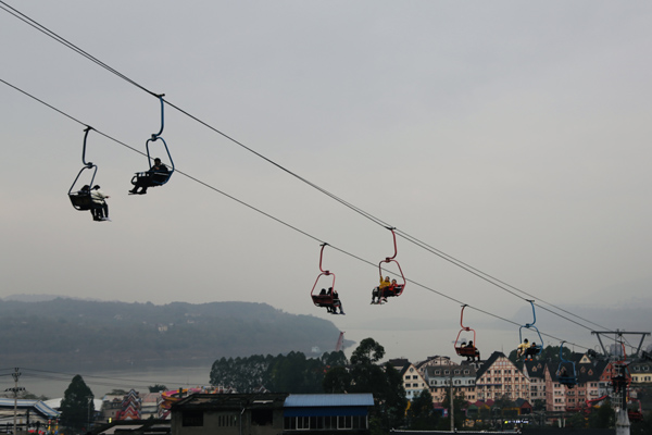 游客在景區(qū)游玩。楊孝永攝