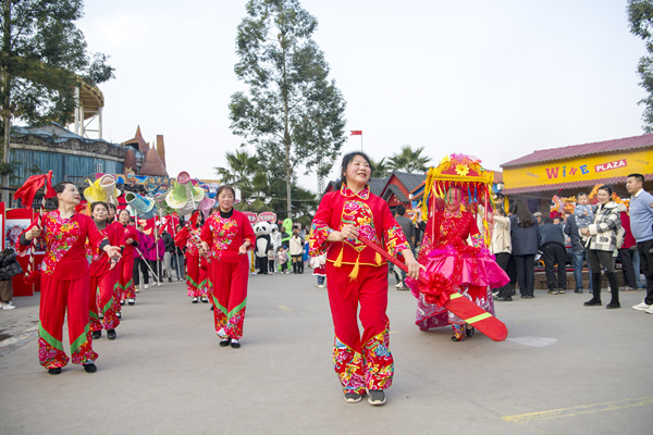 往屆年味文化節(jié)劃旱船表演。（資料圖）楊孝永攝