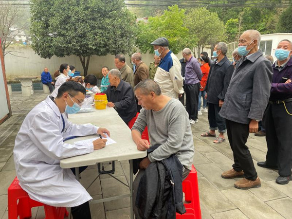 姜家鎮(zhèn)定期開展“義診”活動(dòng)。姜家鎮(zhèn)政府供圖